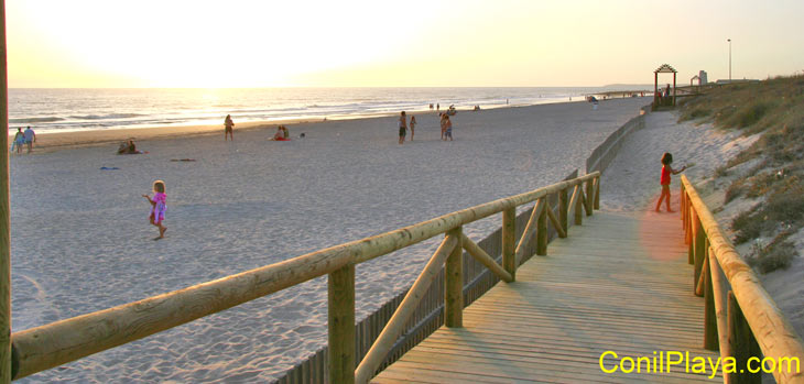 Escaleras de bajada a la playa. Julio de 2009.