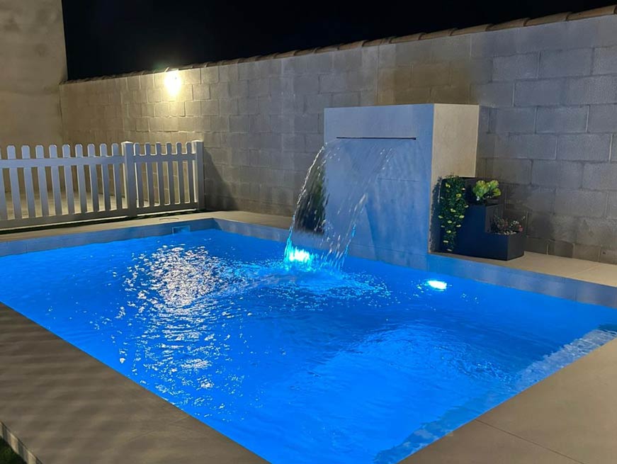 piscina de noche