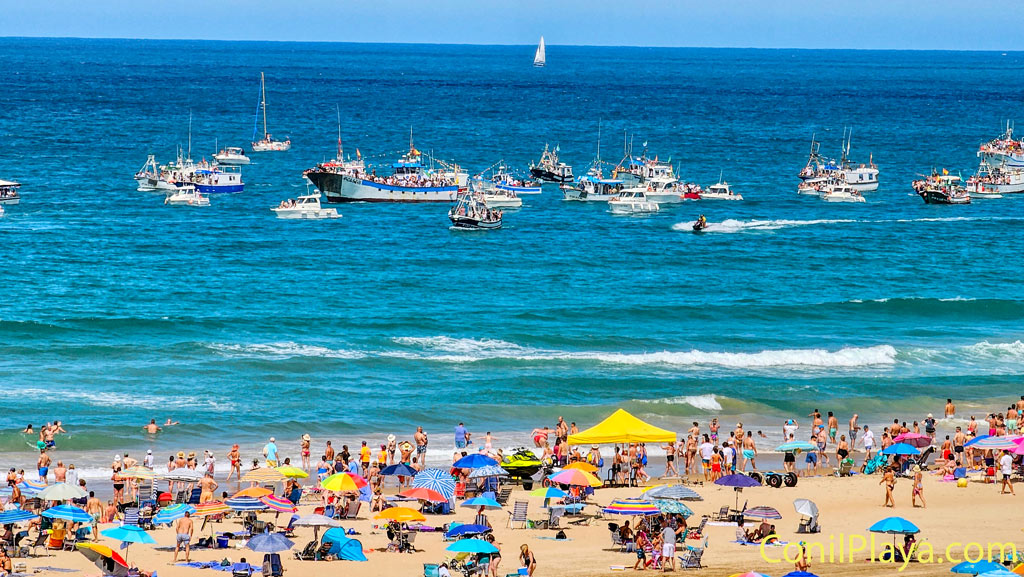 Procesión de la Virgen del Carmen de Conil por el mar