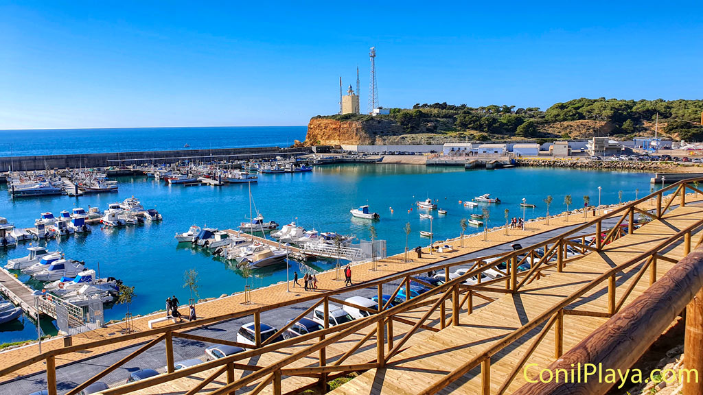 El puerto deportivo de Conil, amarres y pantalanes