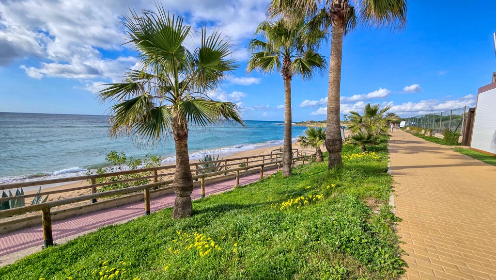 playa de de Zahora rampa de acceso para personas con discapacidad.